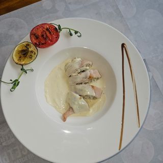 кальмар фаршированный грибами и сыром под сливочным соусом 350гр