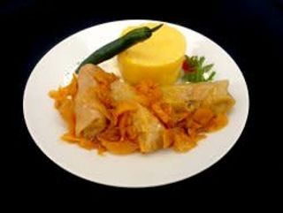 Sarmale cu mamaliguta si smantana