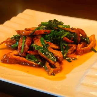 Intestino di maiale con cipollotti cinesi