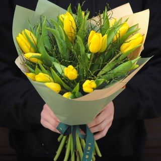 Buchet cu 21 lalele galbene