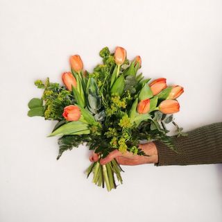 Ramo de 12 Tulipanes naranjas