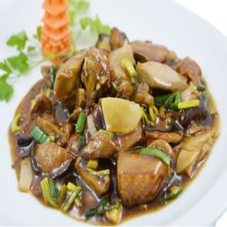 Pato Con Bambu Y Setas Chinas