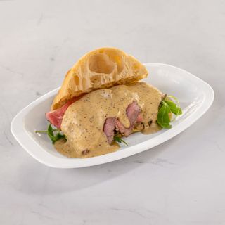 Bocadillo de roast beaf eco (del Salt del colom) con rucula