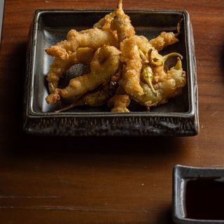 Piparras en tempura & mix de salsas