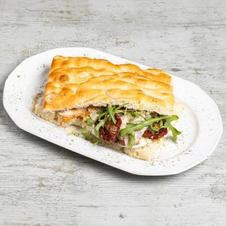 6. Mozzarella de Buffala, Porchetta, Tomate Seco, Rucula