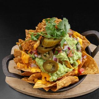 Nachos a la brasa con Cochinita Pibil