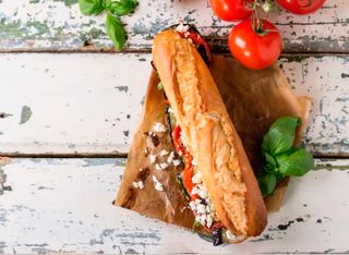 BAGHET PUI + COCA COLA + CARTOFI FRI