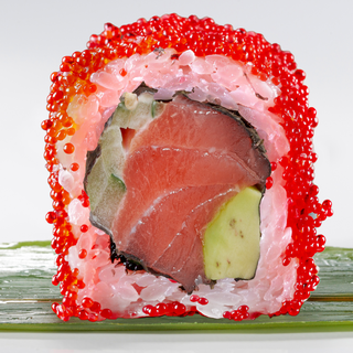 Каліфорнія з лососем в ікрі (230г\320г)