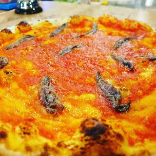 Pizza  Napoli con alici del Cantabrico