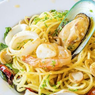 PASTA ,espagueti:☆Carbonara  al frutti di mar