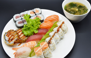  Combo sushi 22 pezzi + zuppa di miso