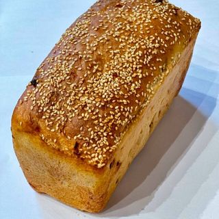 Chleb pszenny z prażoną cebulką