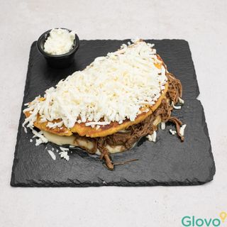 Cachapa mixta con carne mechada 