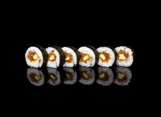 Футомаки пикантен тон и авокадо (160гр)