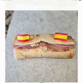 Sándwich Enrollado Pio Pio