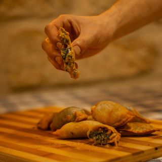 Empanadilla De Espinaca E Pimentón
