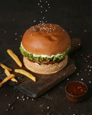 Կլասիկ բուրգեր հավի կոտլետով 420 գր