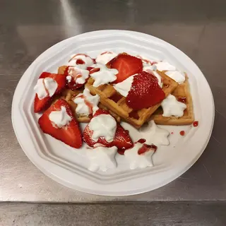 Waffle fragole fresche e banana