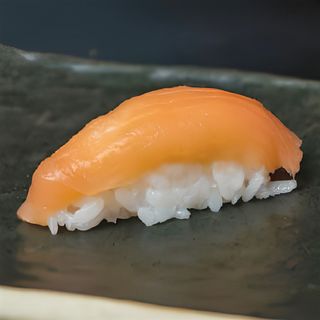 Nigiri de salmón