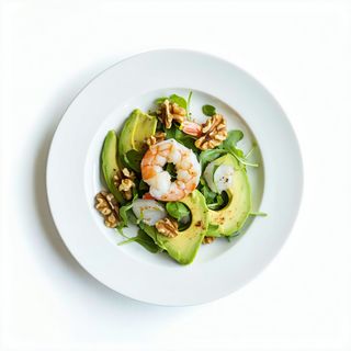 Ensalada de aguacate, langostinos y nueces