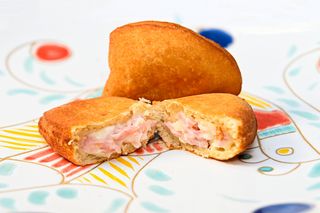 Panzerotto (sfoglia, prosciutto, mozzarella, besciamella)