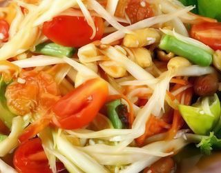 Somtam Con Calamares Frescos (Papaya Pok Pok)