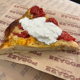 Focaccia pomodorini e stracciatella 