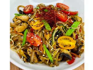 Фунчоза з куркою та грибами (362g)