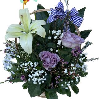 Elegantna korpica ljiljan i ruže