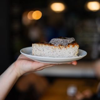 Франківський сирник з маком та варенням з кульбаби