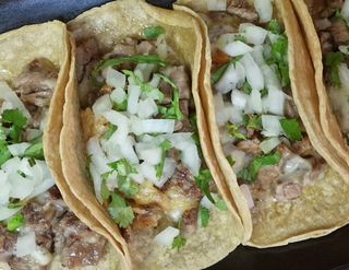 TACO BISTEC CON QUESO 4UD