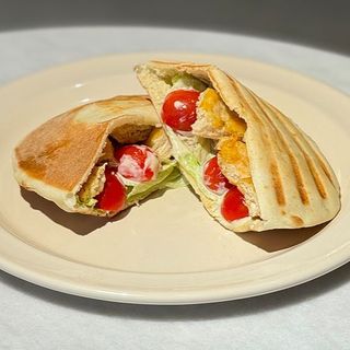 ცეზარი პიტას პურში. Caesar in Pita Bread