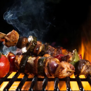 Plato de Brochetas (3 Brochetas) al carbon con ( patatas o arroz ) y pan