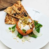 Bomba de Burrata di bufala y tomate.(focaccia)