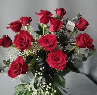  Rosas rojas 12 unidades