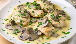 Scaloppine ai funghi cu pui