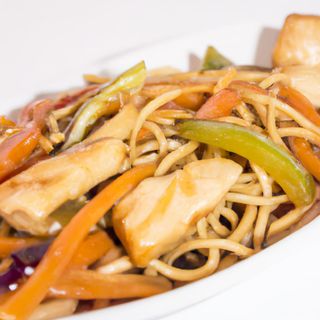 Tallarines Fritos Con Pollo