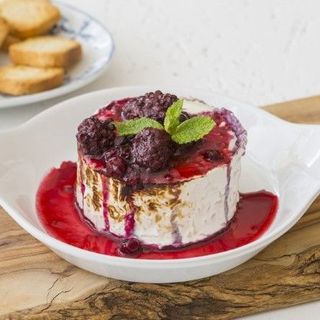 Queijo de Cabra Gratinado com Frutos Silvestres