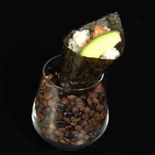 90. Temaki Salmon (1 Pza.)