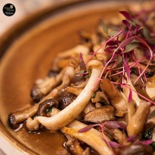 Salteado de Cogumelos com Chouriço