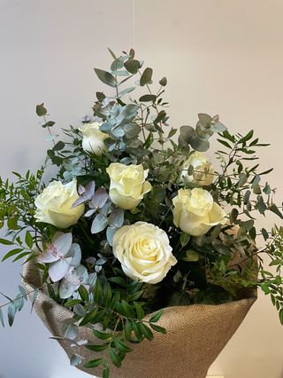 Ramo 6 rosas blancas (foto orientativa)