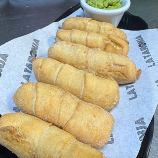 TEQUES DE QUESO LATINO