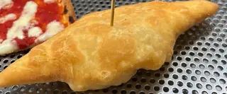 Calzoncino cotto e mozzarella