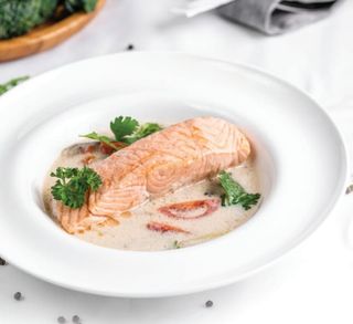 Зімбір-кокос тұздығындағы албырт балығы/Лосось в имбирно-кокосовом соусе 