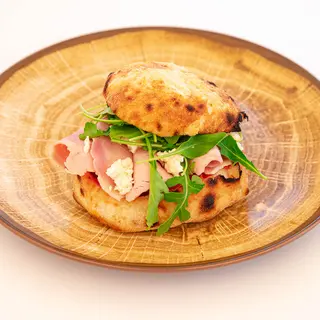 Panuozzo z prosciutto crudo