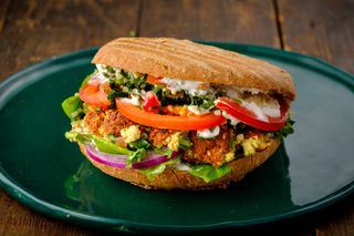 Falafel în chiflă din făină integrală