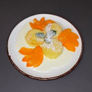 Сирники з персиком