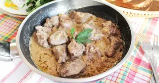 Говядина в орехово-чесночном соусе (250 г)