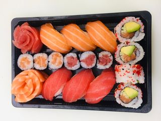 Bandeja 66 (24Pzs) (16Pzs.+ 8 Pzs sashimis)