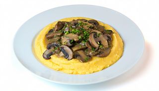 Tocănița de ciuperci cu mămăliguța